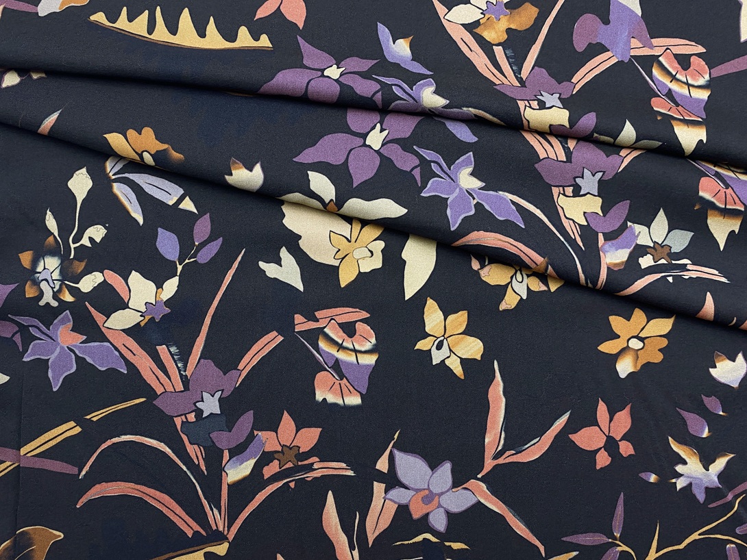Ткань Вискоза черного цвета с принтом  рыже-фиолетовые цветы, ветки  17212 1